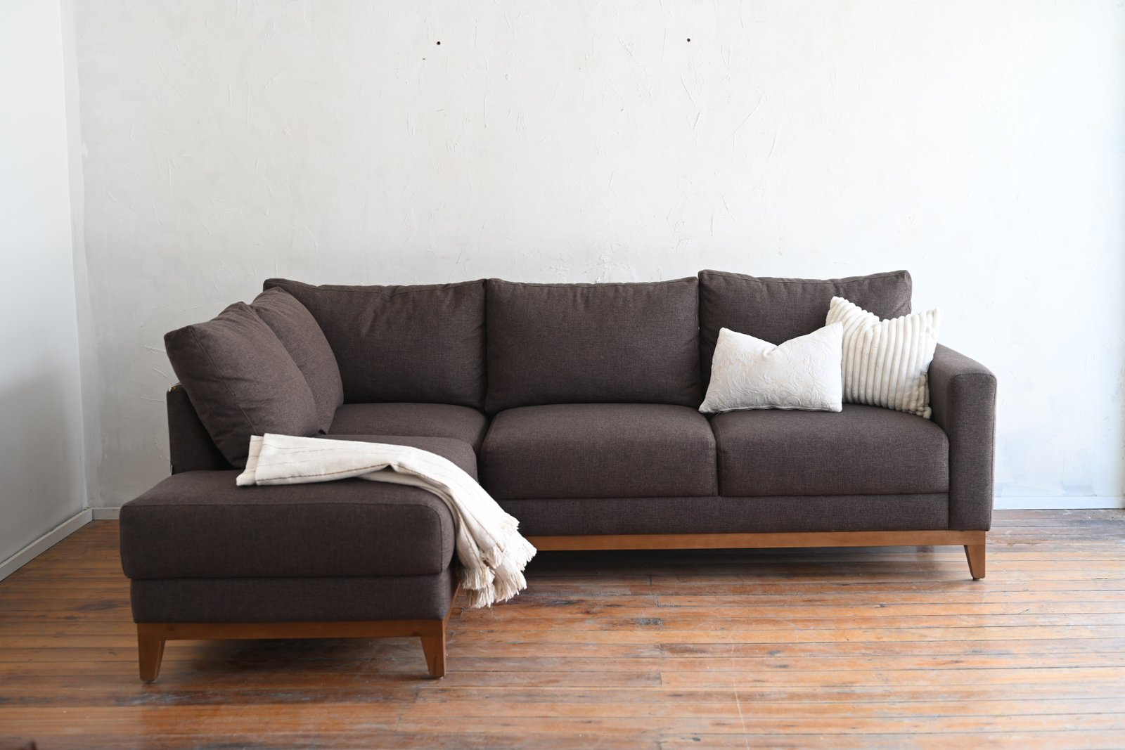 Sala Sarah con base de Madera